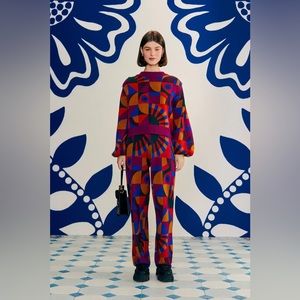 FARM RIO GRAPHIC TOUCANS SWEATER AND PANT SET SZ L NWT